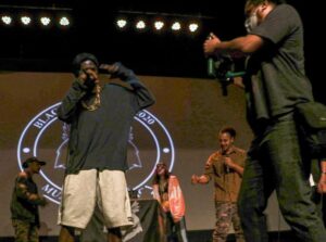Show (8)